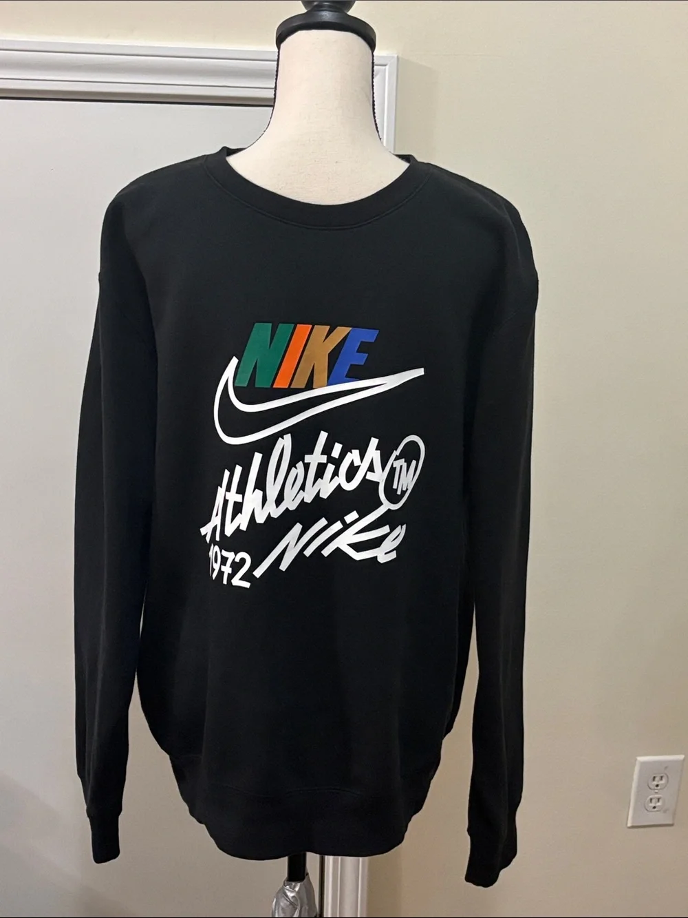 Nike Black Crewneck Sweatshirt with Multicolor Logo size Large